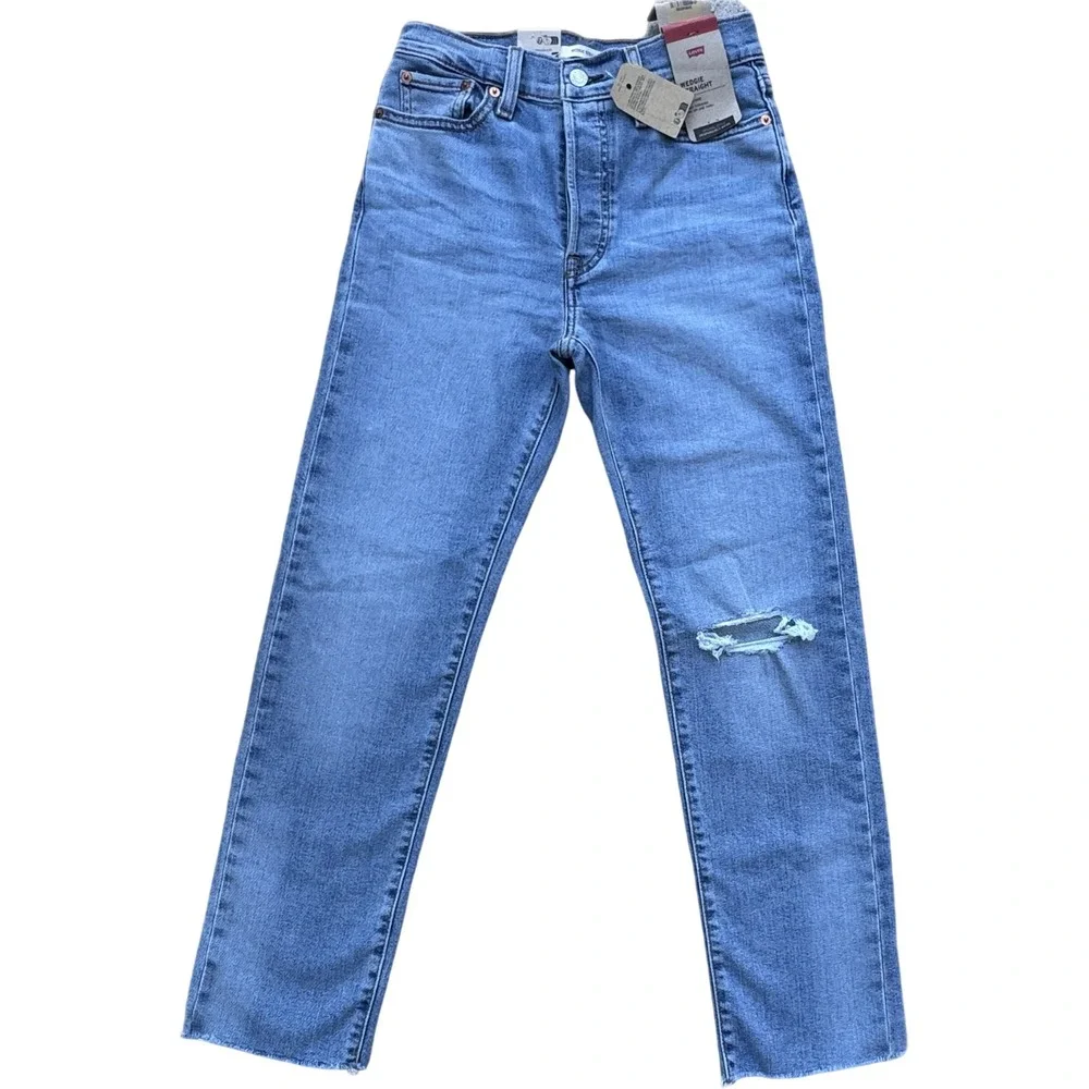 NWT Levi's Wedgie Straight High Rise Light Wash Jeans 26x28‎ – Size 26
